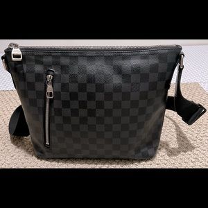 Louis Vuitton Messenger Bag